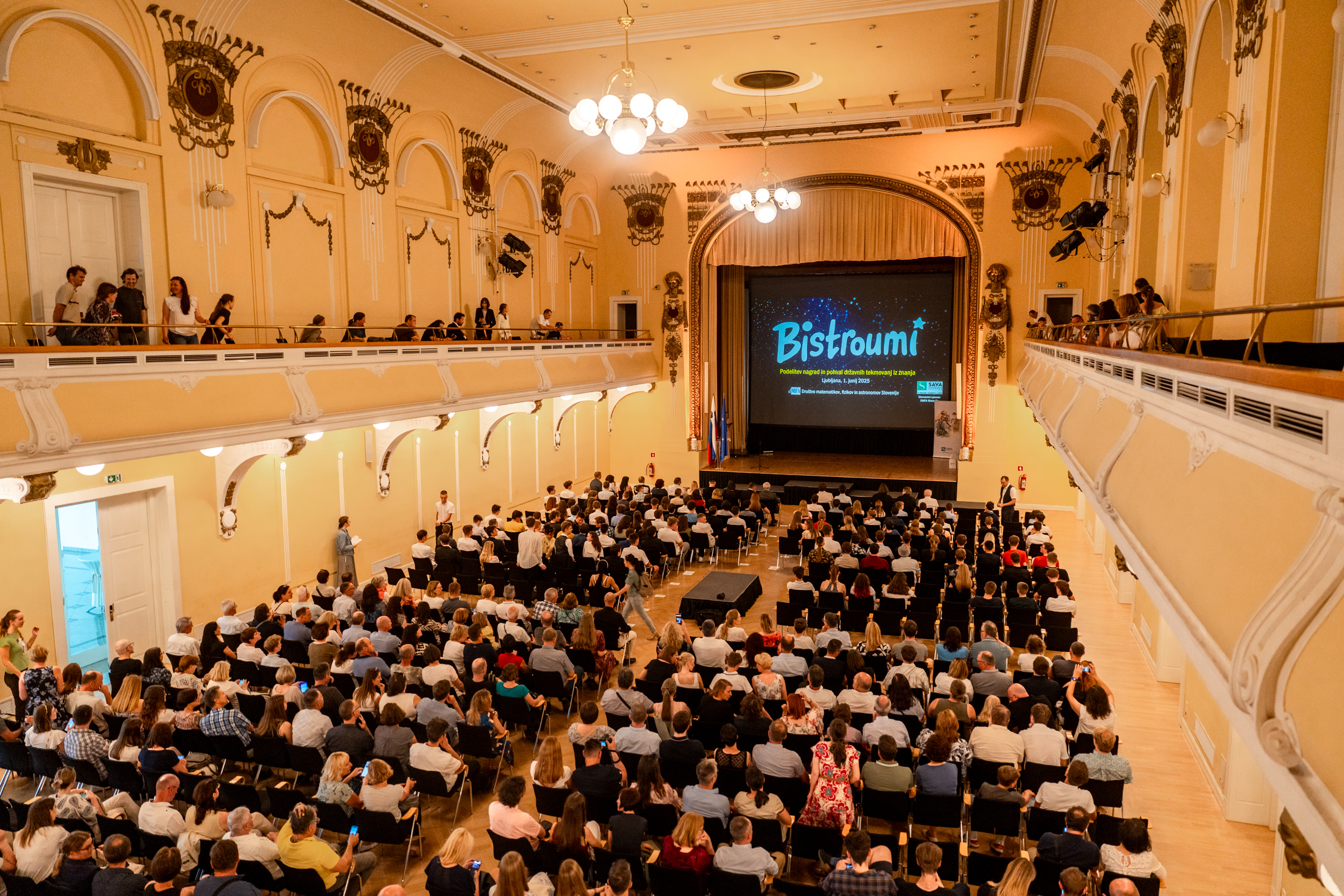 Kot že nekaj let doslej, je tudi letošnja prireditev potekala v prelepi Unionski dvorani.